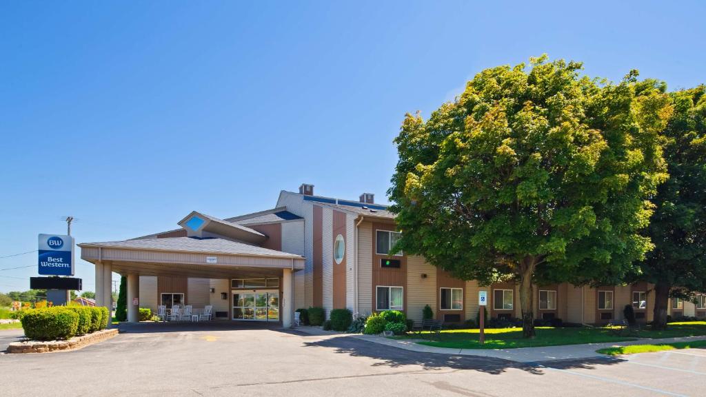Best Western Lakewinds image