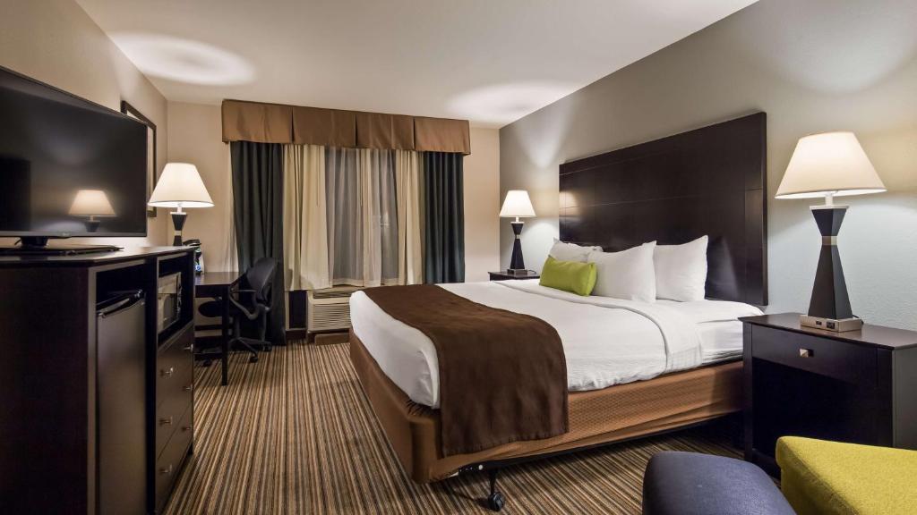 Best Western Plus Sunrise Inn - Tap to explore photos