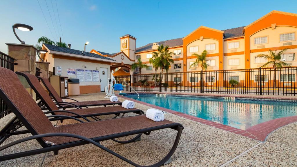 Best Western Plus Houston Atascocita Inn & Suites photo 2