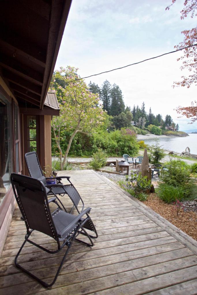 Halfmoon Haven Beach Cottage or Oceanview Suite photo 1