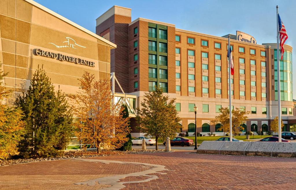 Grand Harbor Resort and Waterpark image