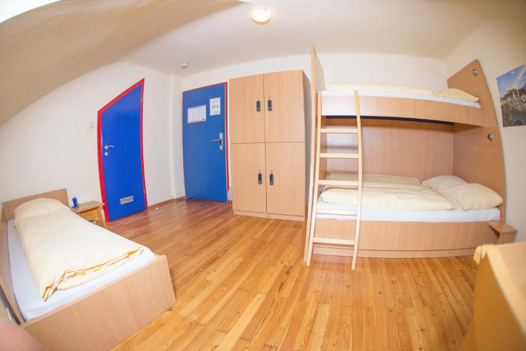 Четырехместный (Четырехместный номер с собственной ванной комнатой), YoHo - International Youth Hostel