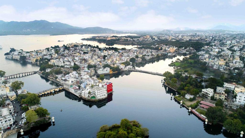 Oolala - Your lake house in the center of Udaipur photo 2