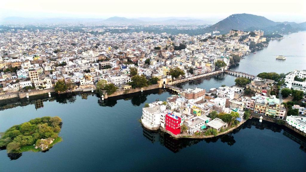 Oolala - Your lake house in the center of Udaipur photo 3