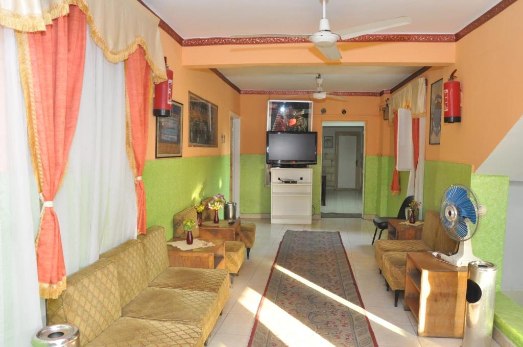 Sun Hostel Cairo - Tap to explore photos