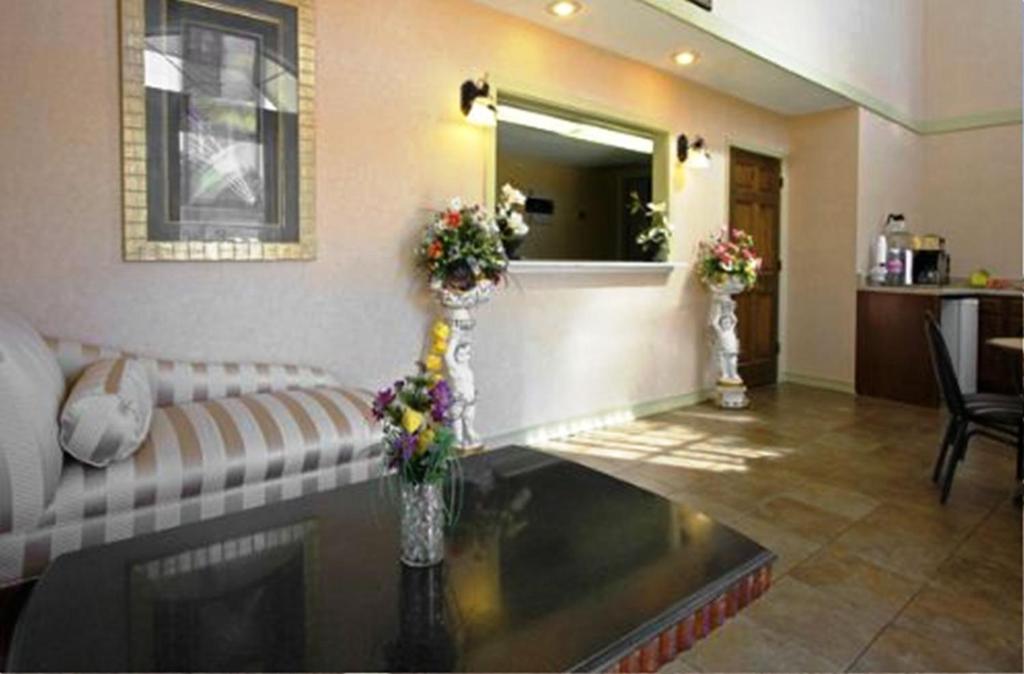Americas Best Value Inn Anderson SC photo 3