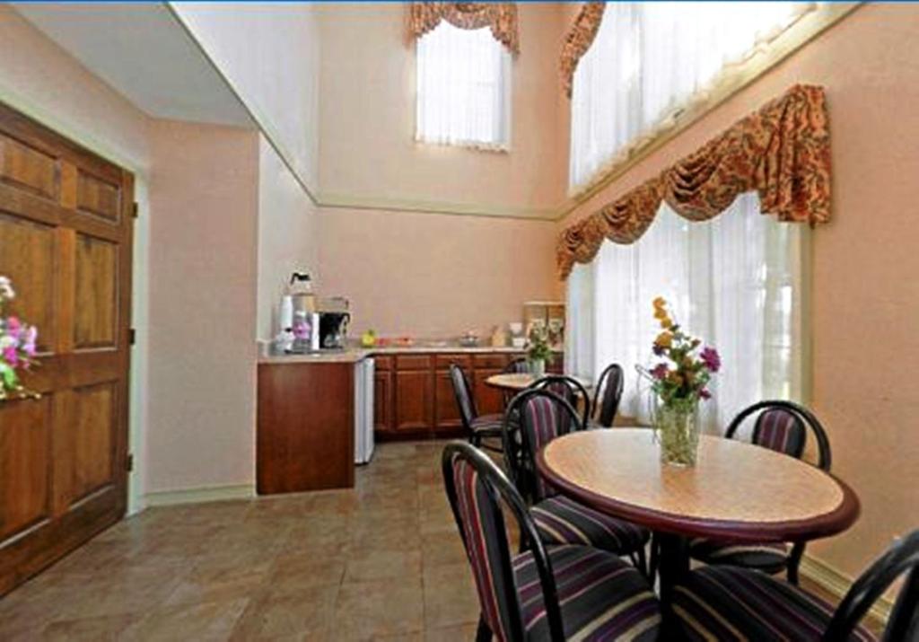 Americas Best Value Inn Anderson SC photo 4
