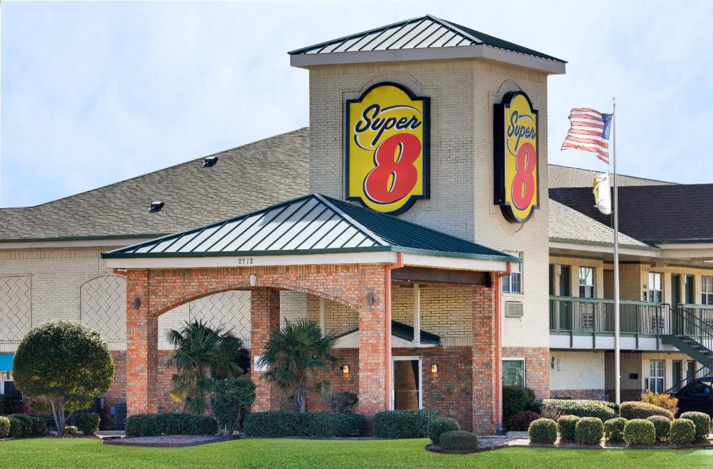 Super 8 by Wyndham Arlington Near AT&T Stadium photo 1