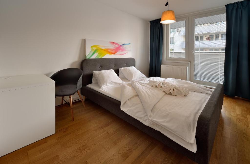 Апартаменты (Апартаменты Делюкс с 2 спальнями и балконом), Business&Family Ambiente Apartments