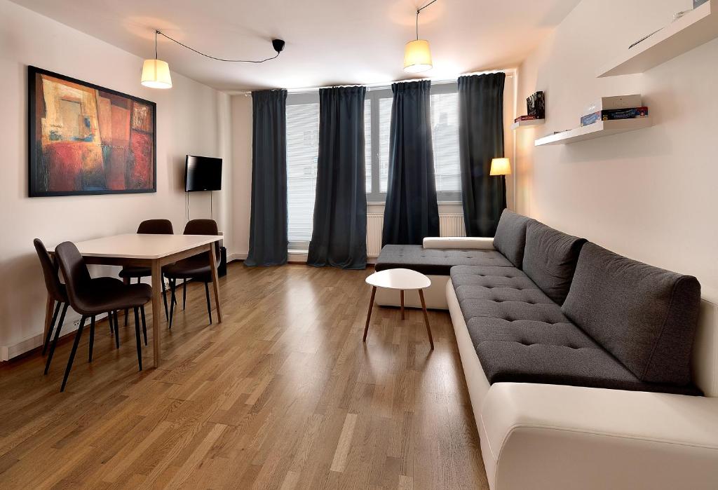 Апартаменты (Апартаменты Делюкс с 2 спальнями и балконом), Business&Family Ambiente Apartments