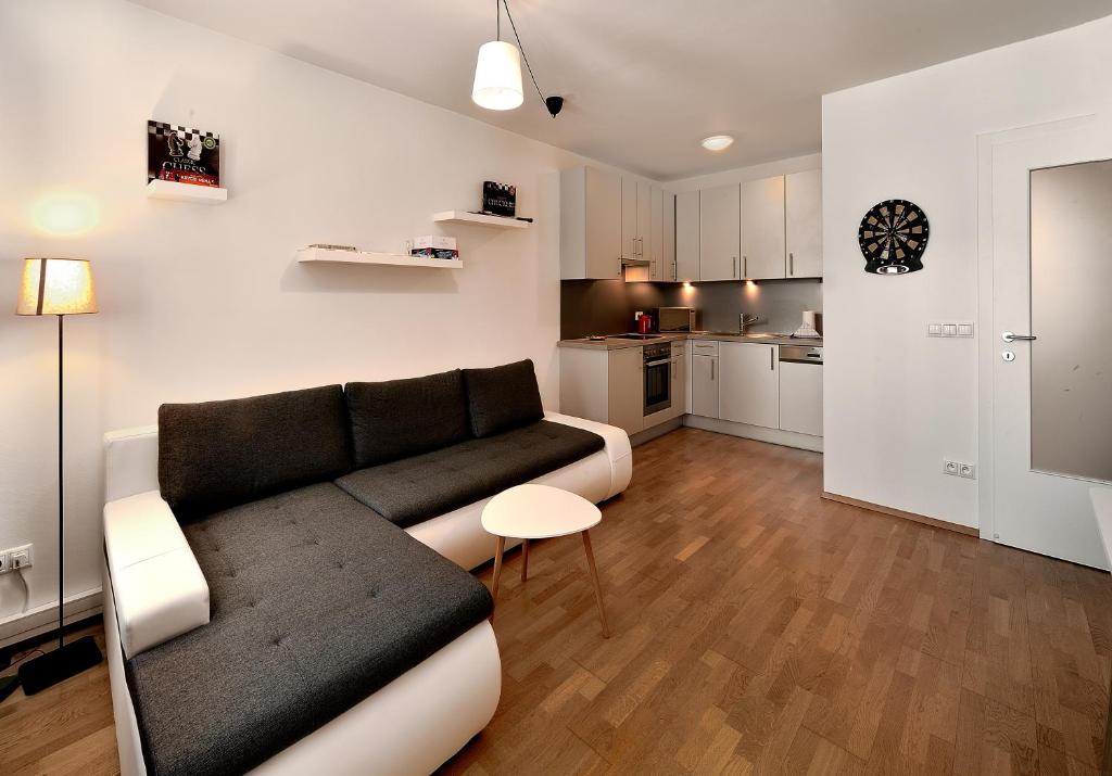 Апартаменты (Апартаменты Делюкс с 2 спальнями и балконом), Business&Family Ambiente Apartments