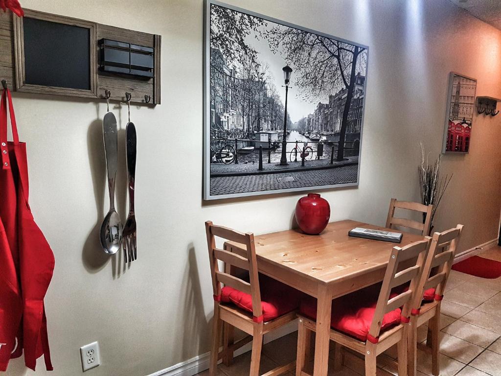 Cozy 2-Bedroom Apartment #25 by Amazing Property Rentals photo 2