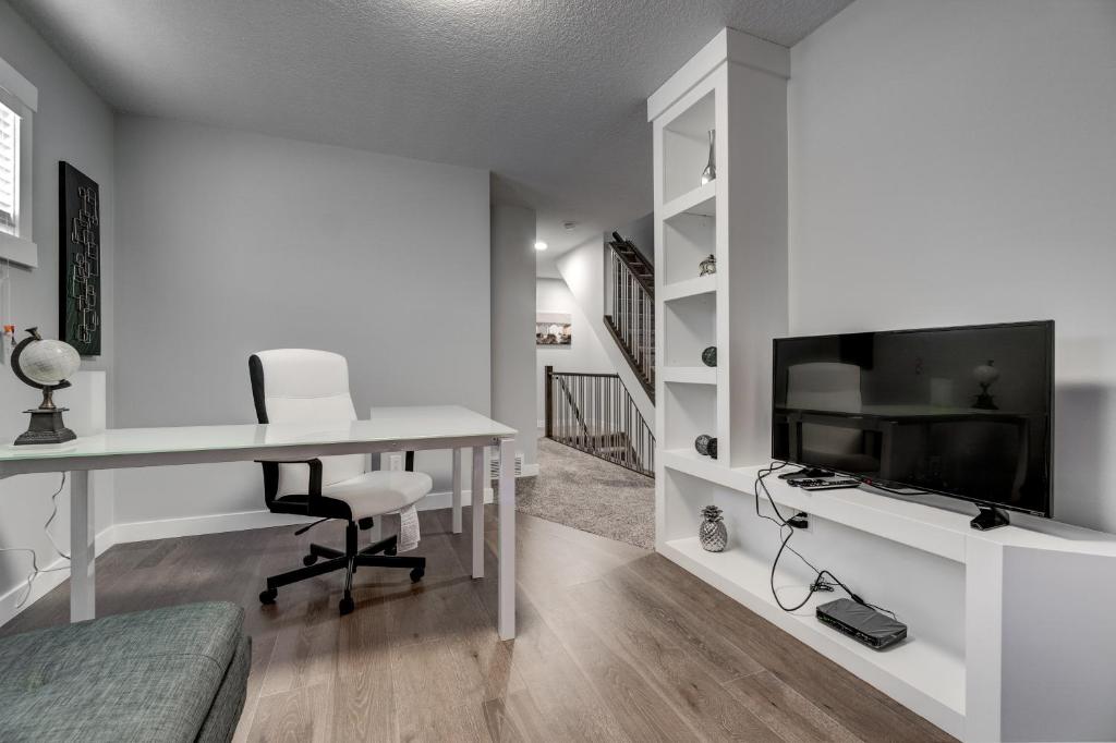 Three-Bedroom with Fireplace #41 Sunalta Downtown photo 3