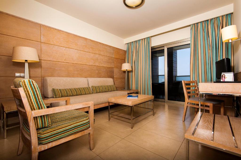 Kn Hotel Arenas del Mar - Adults Only - Tap to explore photos