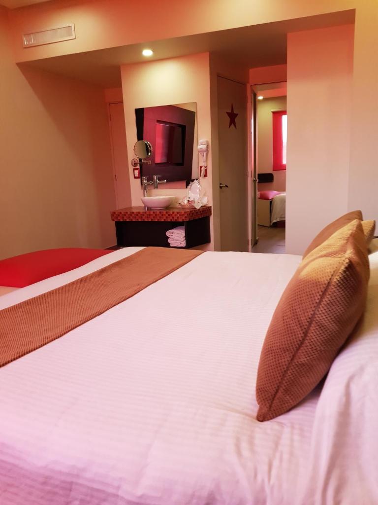 Сьюит (Представительский номер), Hotel Hollywood