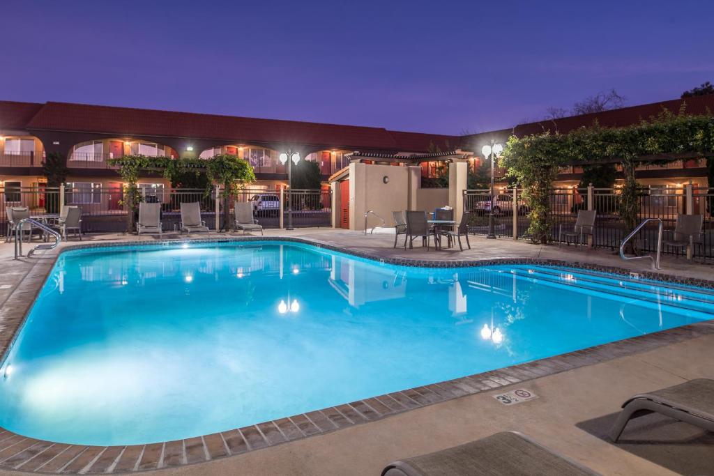 Laurel Inn Motel image