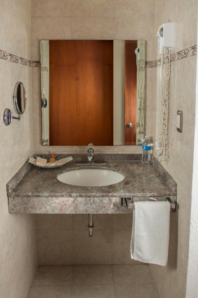 Las Avenidas photo 3