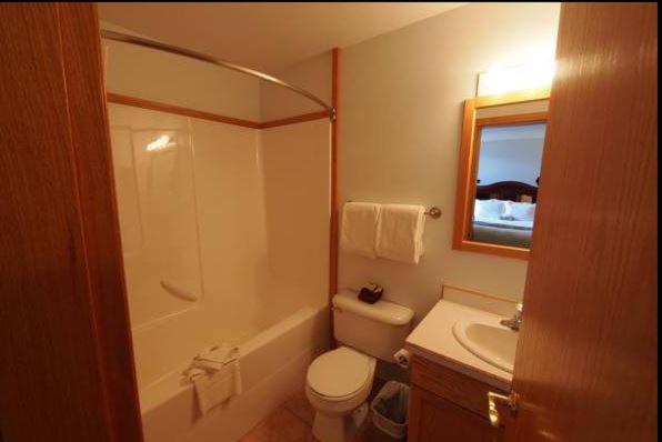 Executive House Suites Hotel & Conference Centre photo 2