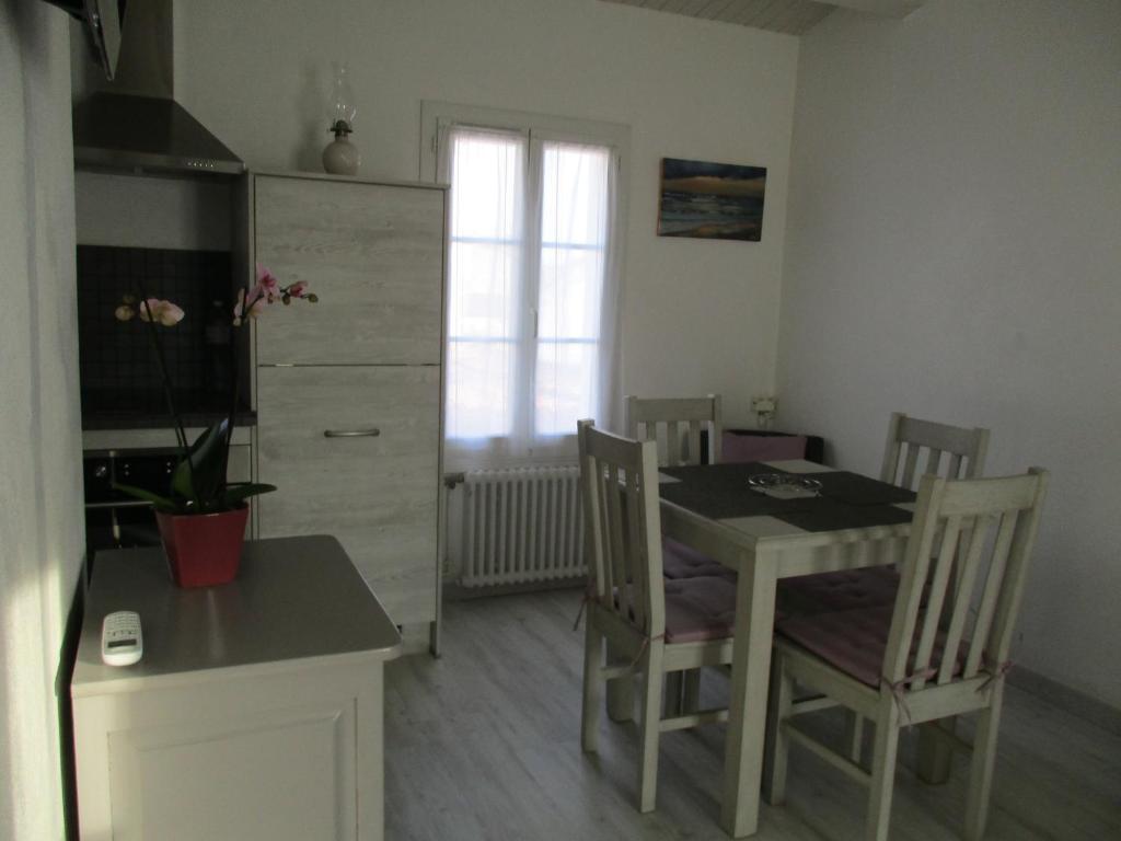 STUDIO 2 PERS PROCHE PLAGE ET COMMERCES photo 4