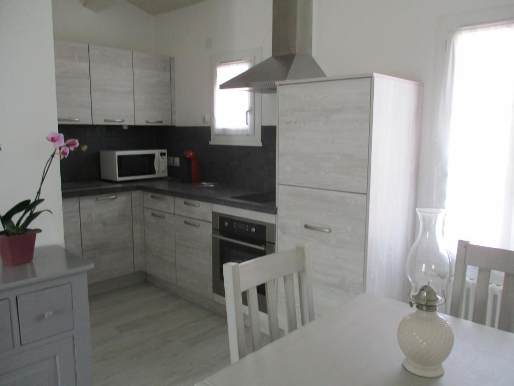 STUDIO 2 PERS PROCHE PLAGE ET COMMERCES photo 1