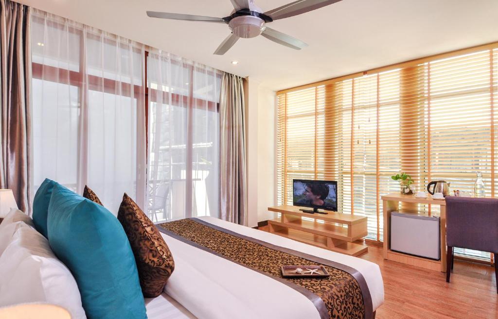 Двухместный (Двухместный номер Делюкс с 1 кроватью или 2 отдельными кроватями и видом на бассейн), Гостевой дом Triton Beach Hotel & Spa