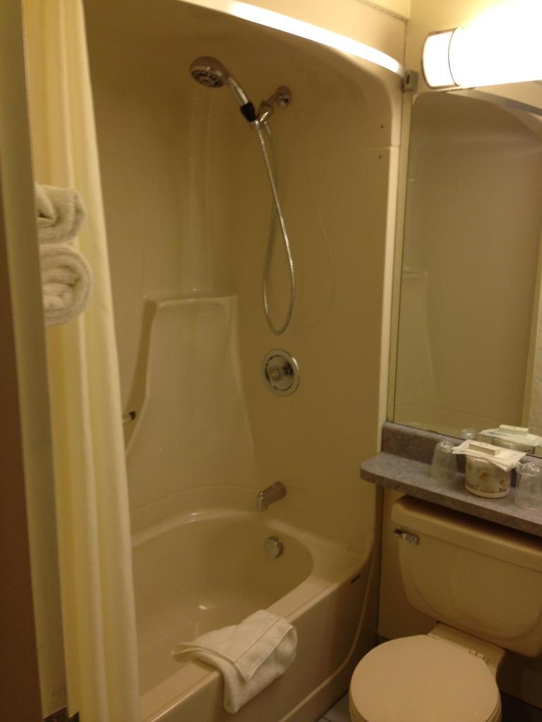 Petawawa River Inn & Suites photo 2