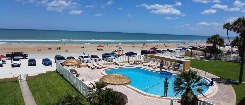 Driftwood Beach Motel photo 1