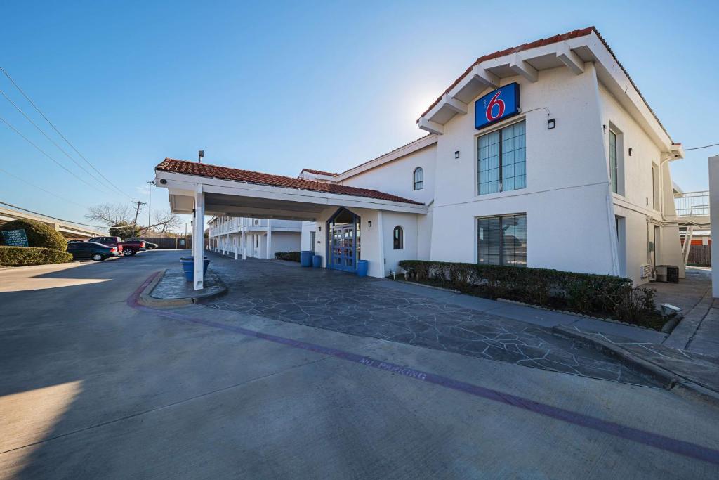 Motel 6-Grand Prairie, TX - Interstate 30 photo 3