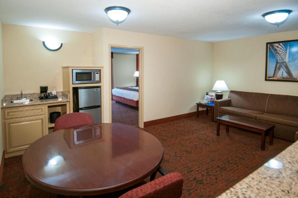 Governors Suites Hotel Oklahoma City Airport Area photo 2
