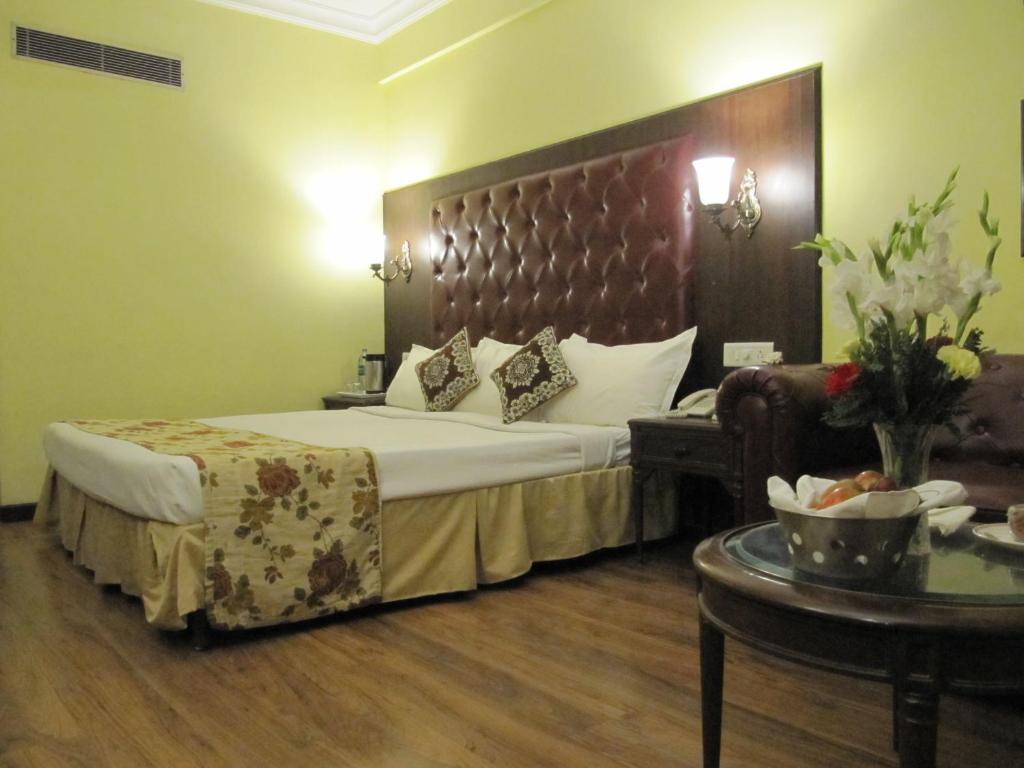 Двухместный (Улучшенный двухместный номер с 1 кроватью), Ritz Plaza