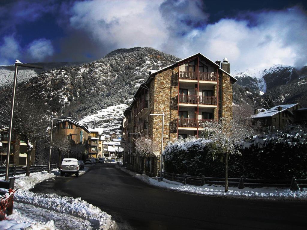 {
  "en-gb": "Hotel La Planada"
}