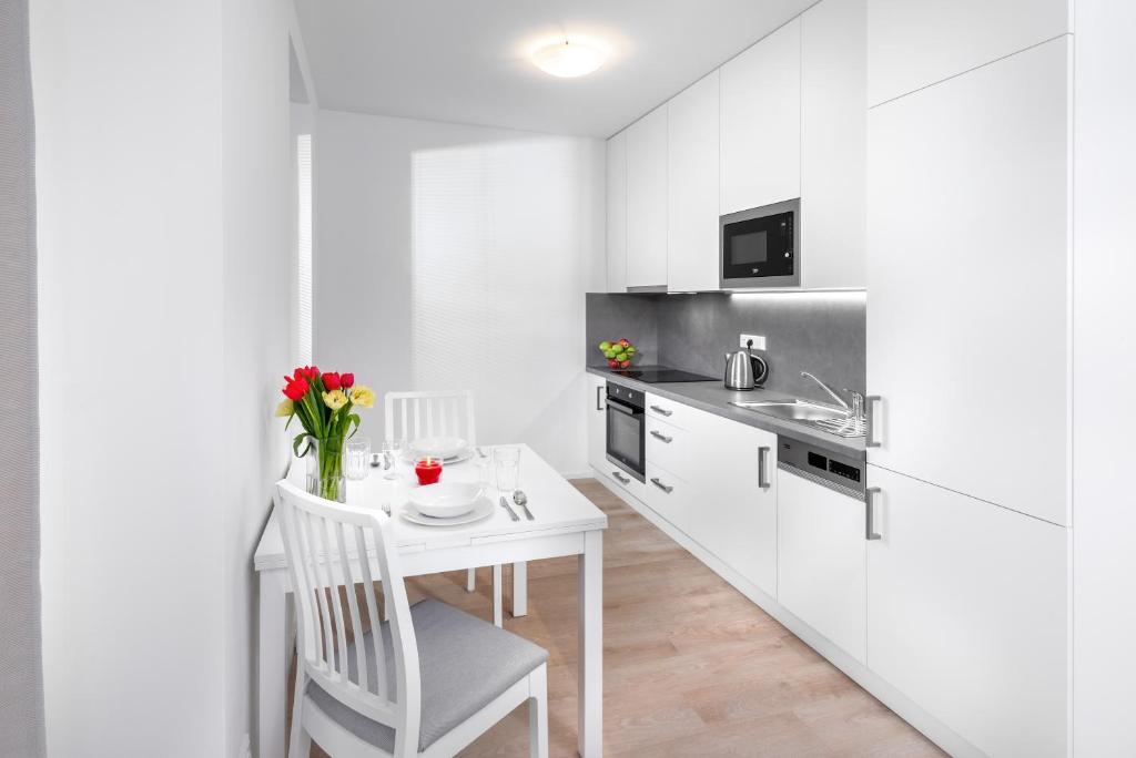 Студио (Номер-студио с балконом), CityWest Apartments