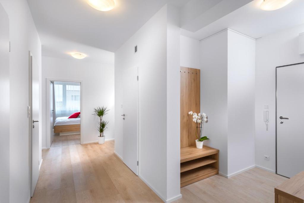 Апартаменты (Апартаменты с 3 спальнями), CityWest Apartments