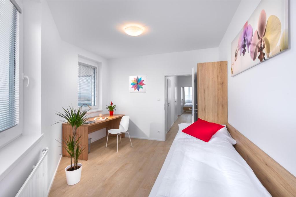 Апартаменты (Апартаменты с 3 спальнями), CityWest Apartments