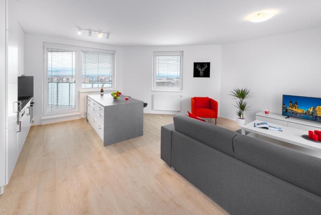 Апартаменты (Апартаменты с 3 спальнями), CityWest Apartments