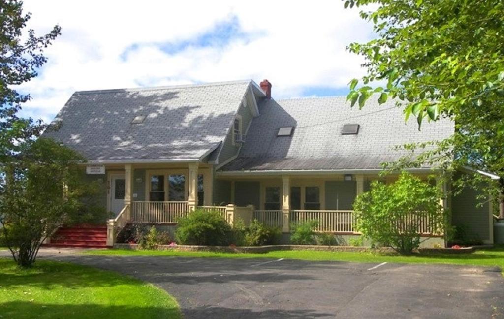 Carriage House Inn Four and a Half Stars photo 1