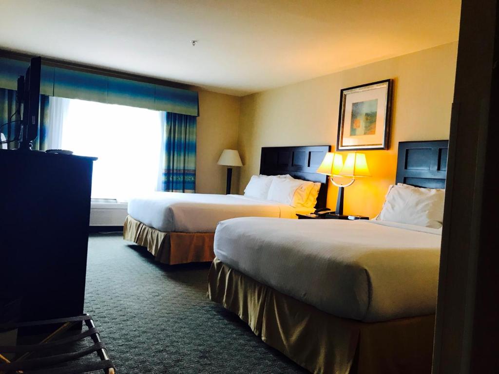 Holiday Inn Express Fort Bragg, an IHG Hotel photo 2