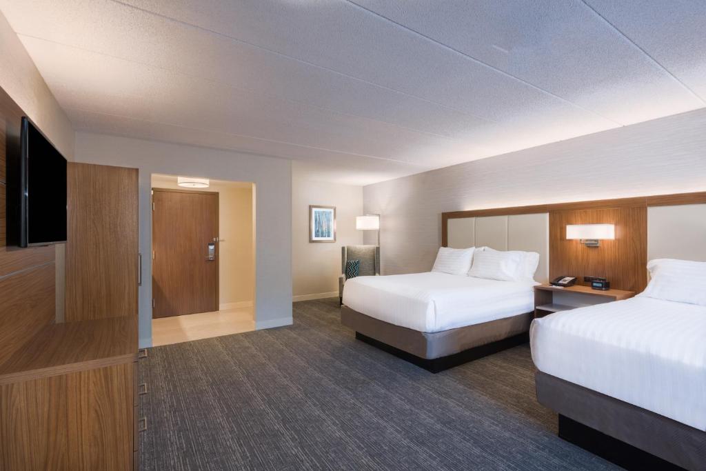 Holiday Inn Express Boston-Waltham, an IHG Hotel photo 2