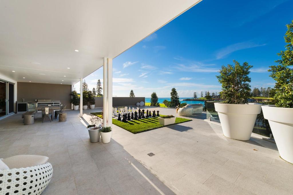 Belle Vue- Penthouse at Black Beach photo 2