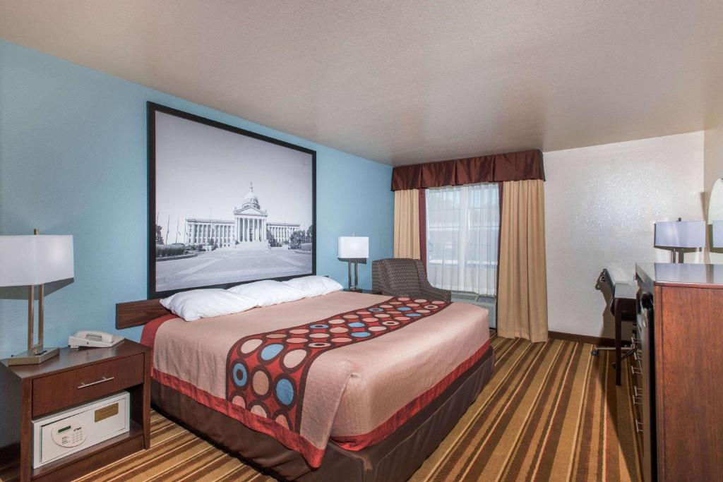 Super 8 by Wyndham Claremore OK photo 4