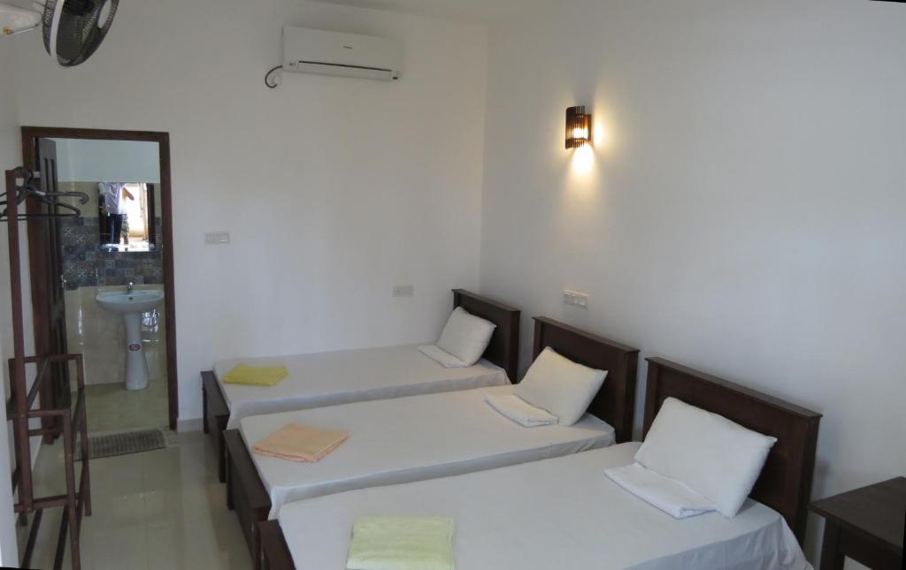 Трехместный (Трехместный номер Делюкс с балконом 2), Sailors Mirissa