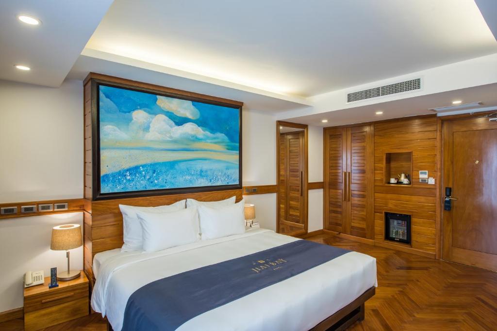 Сьюит (Люкс Haibay с балконом и видом на город), Hai Bay Hotel & Restaurant