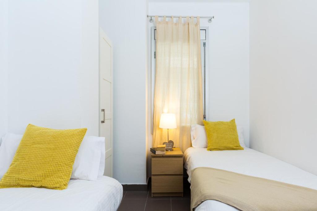Apartamentos Cornellalux - Tap to explore photos