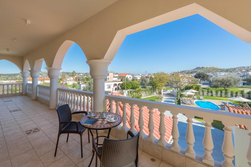 Evelyn Villa photo 1
