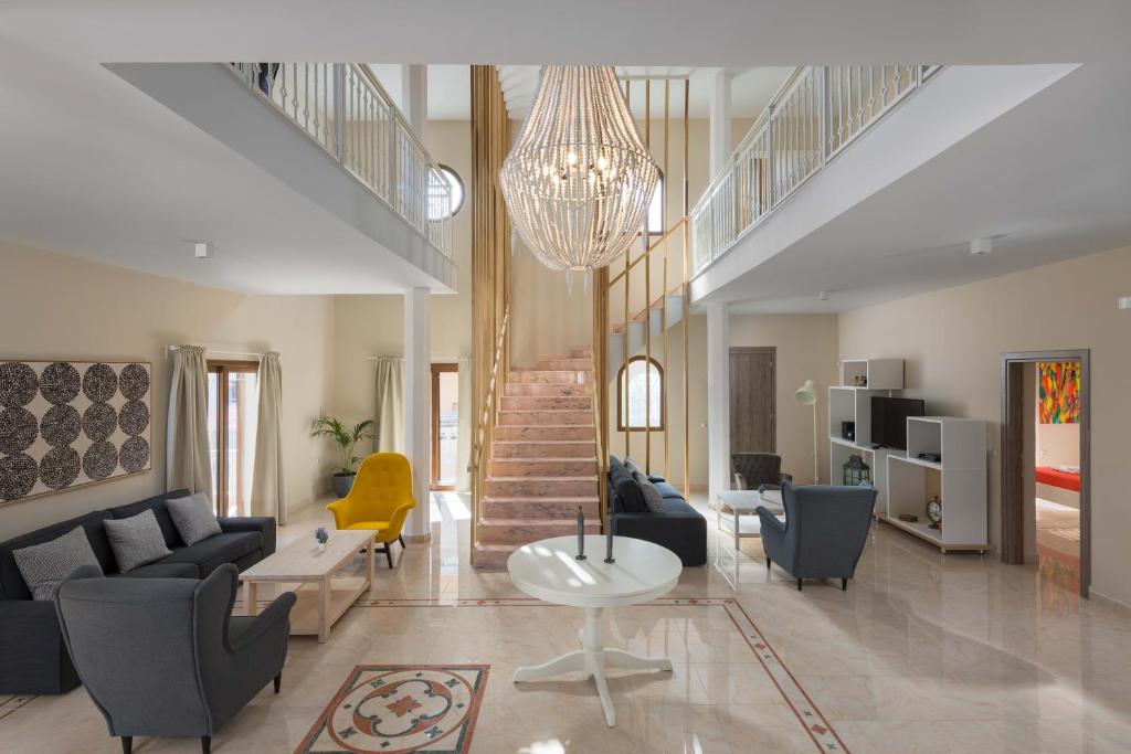Evelyn Villa photo 3