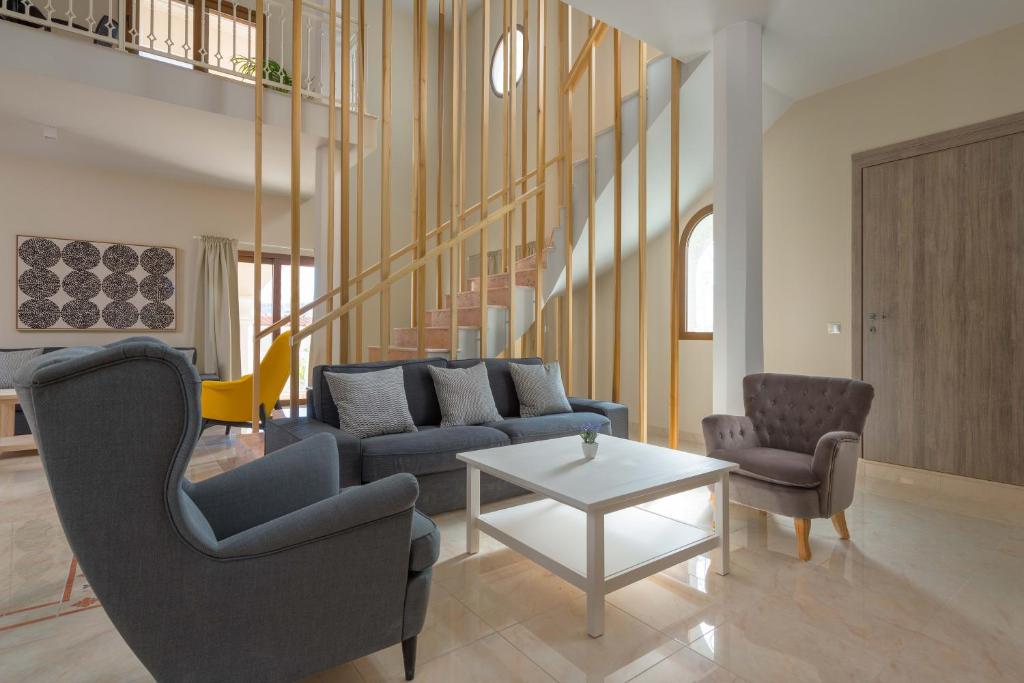 Evelyn Villa photo 4