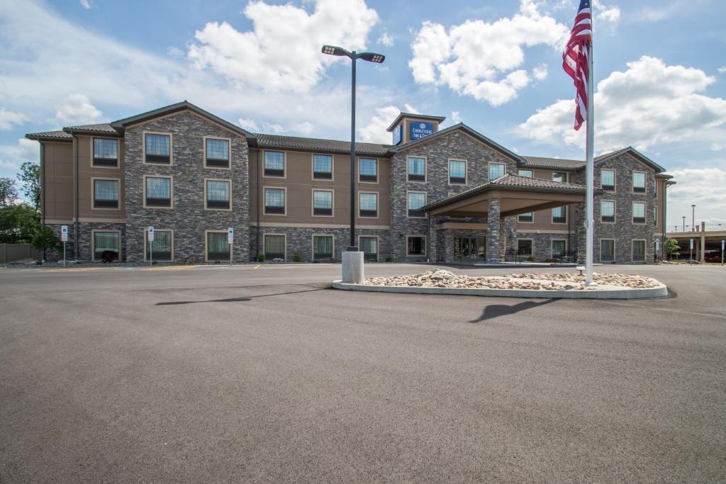 Cobblestone Inn & Suites - St Marys image