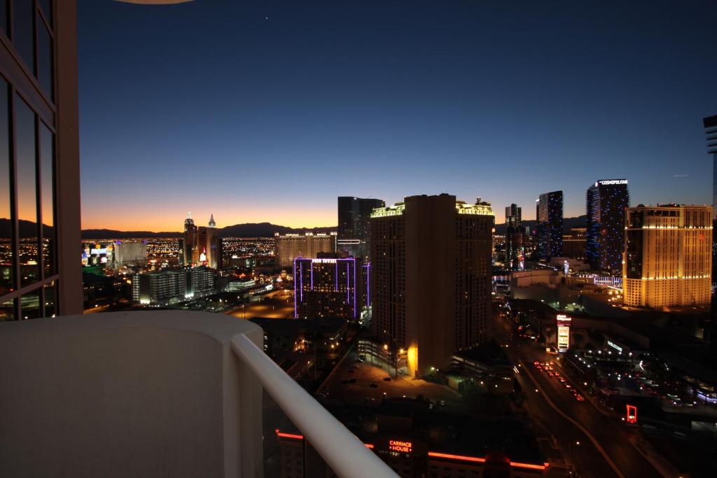 Сьюит (Номер Junior Vista с балконом), Luxury Suites International at The Signature