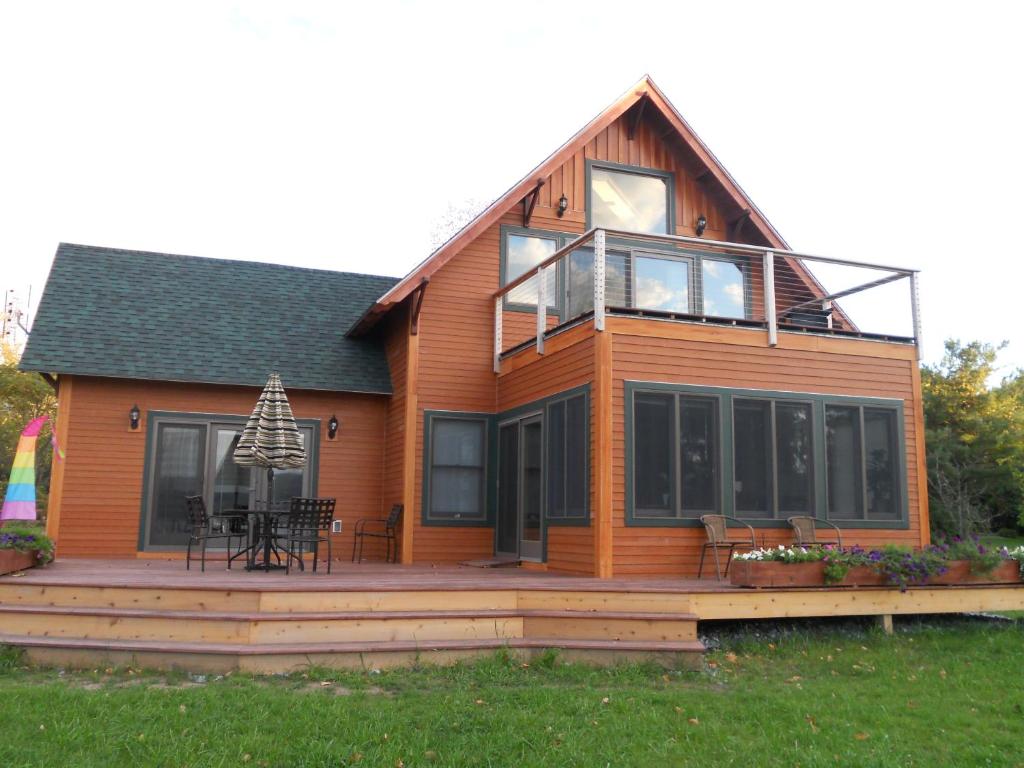 Breathtaking New Premier Lake Champlain Waterfront Escape! photo 1