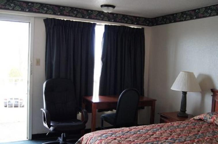 Budget Inn photo 3